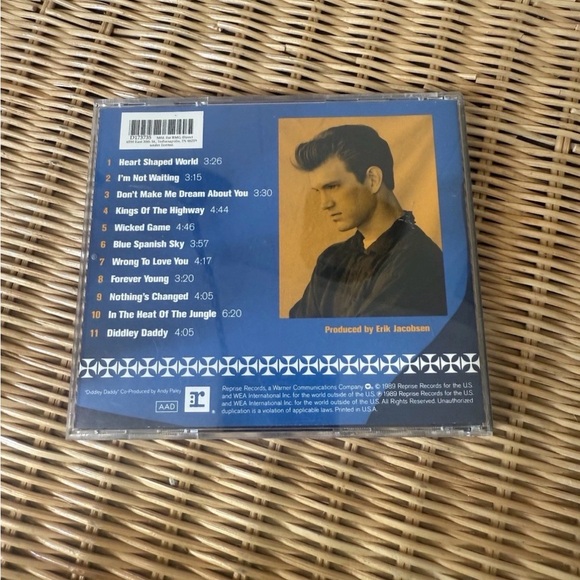 Chris Isaak – Heart Shaped World CD 1989 Rock Pop “Wicked Game” Album - Picture 2 of 3